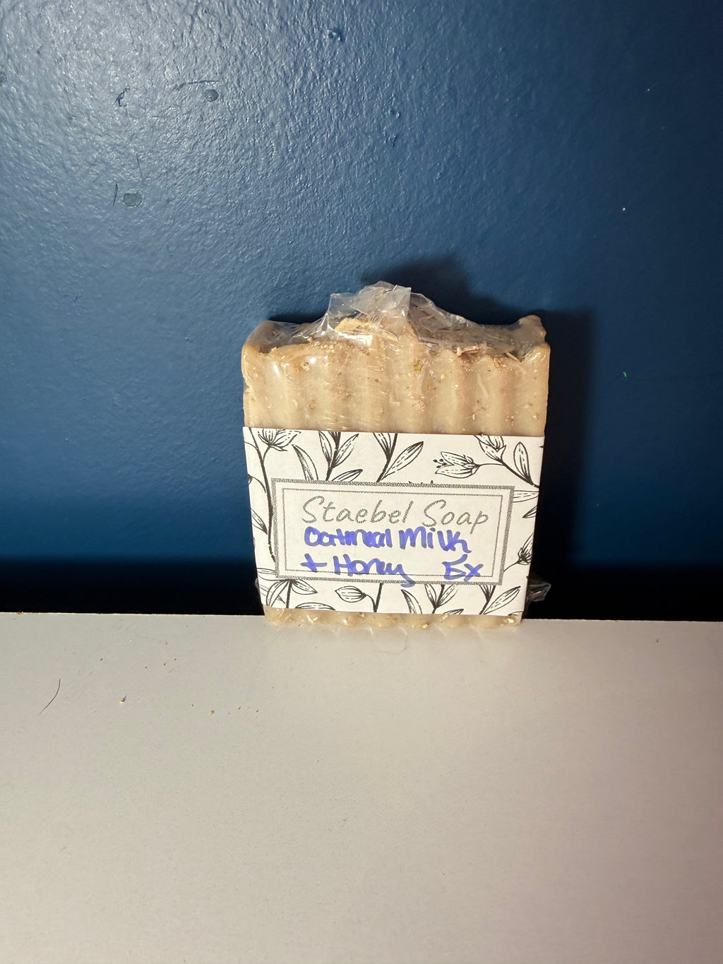 Exfoliating oatmeal milk and honey